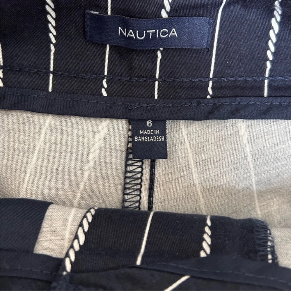 ⭐️ NEW Nautica Size 6 Mid Rise Navy White Striped Twill Shorts